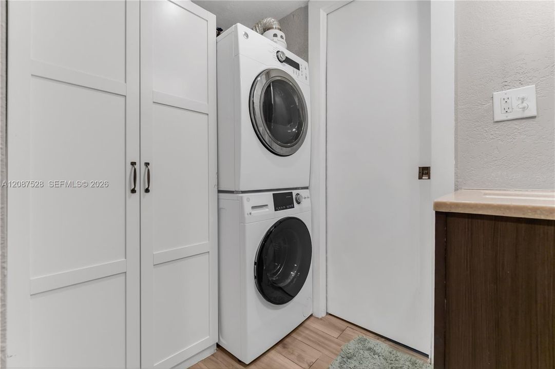 For Sale: $515,000 (3 beds, 1 baths, 1208 Square Feet)