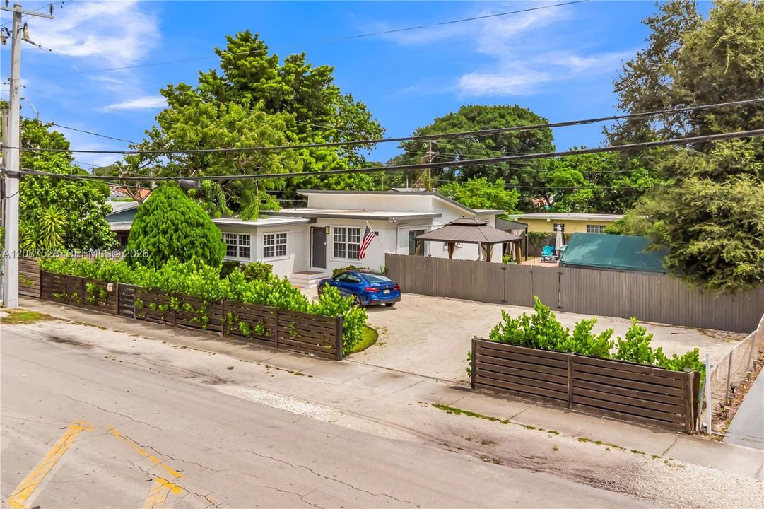 For Sale: $515,000 (3 beds, 1 baths, 1208 Square Feet)