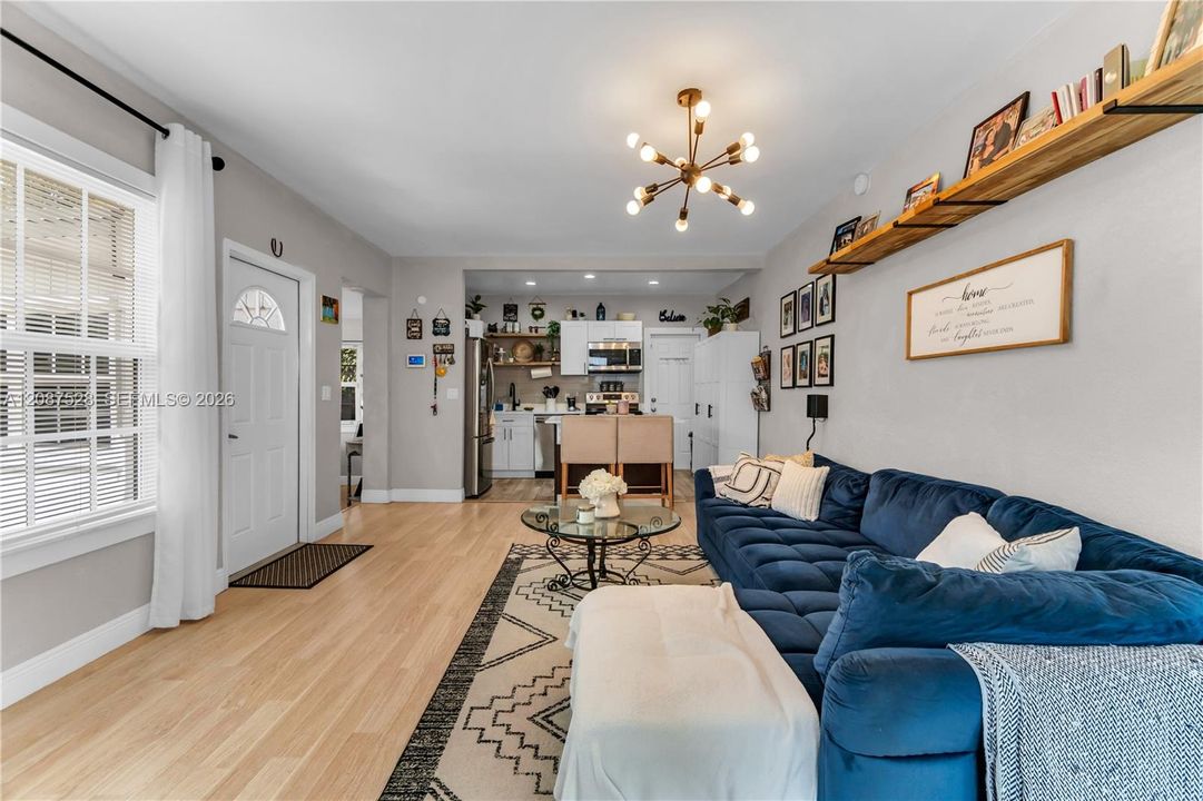 For Sale: $515,000 (3 beds, 1 baths, 1208 Square Feet)
