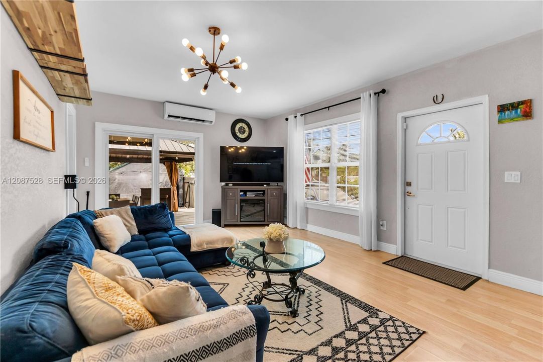 For Sale: $515,000 (3 beds, 1 baths, 1208 Square Feet)