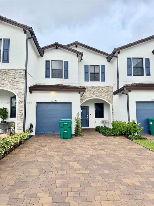 For Rent: $2,650 (3 beds, 2 baths, 1331 Square Feet)