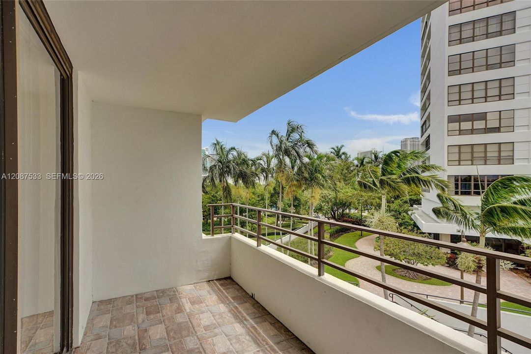 unfurnished balcony