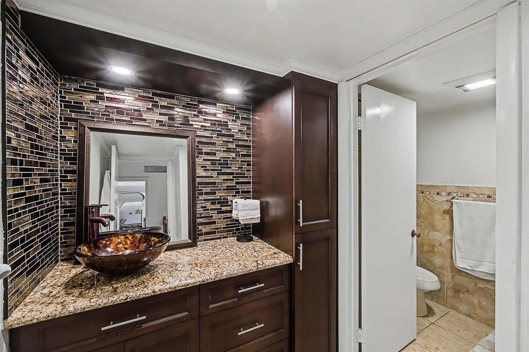 14 Guest Bathroom (1)