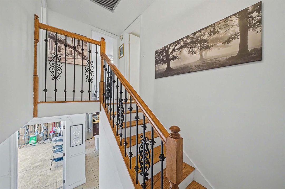 12 Stairwell (2)