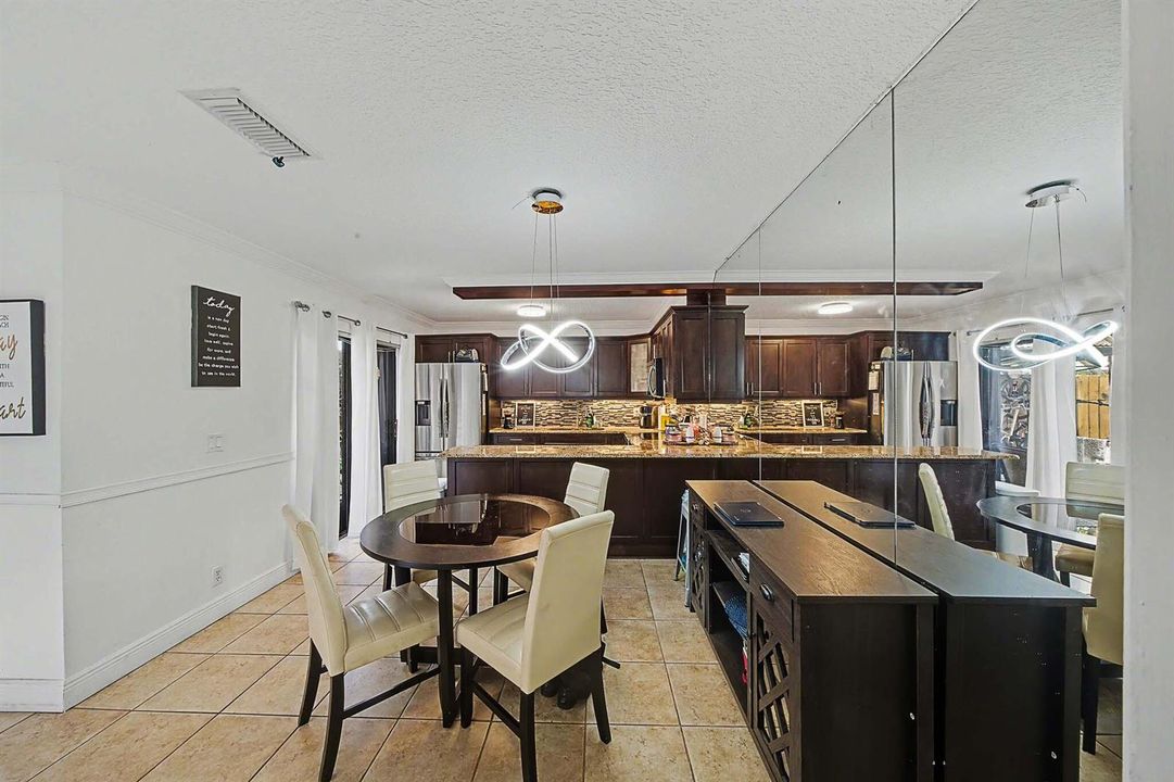 11 Dining Area (1)