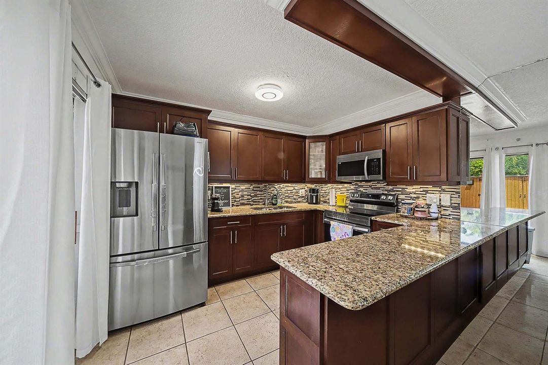 6 Kitchen (1)