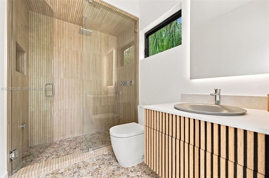 Cabana bathroom with steamer