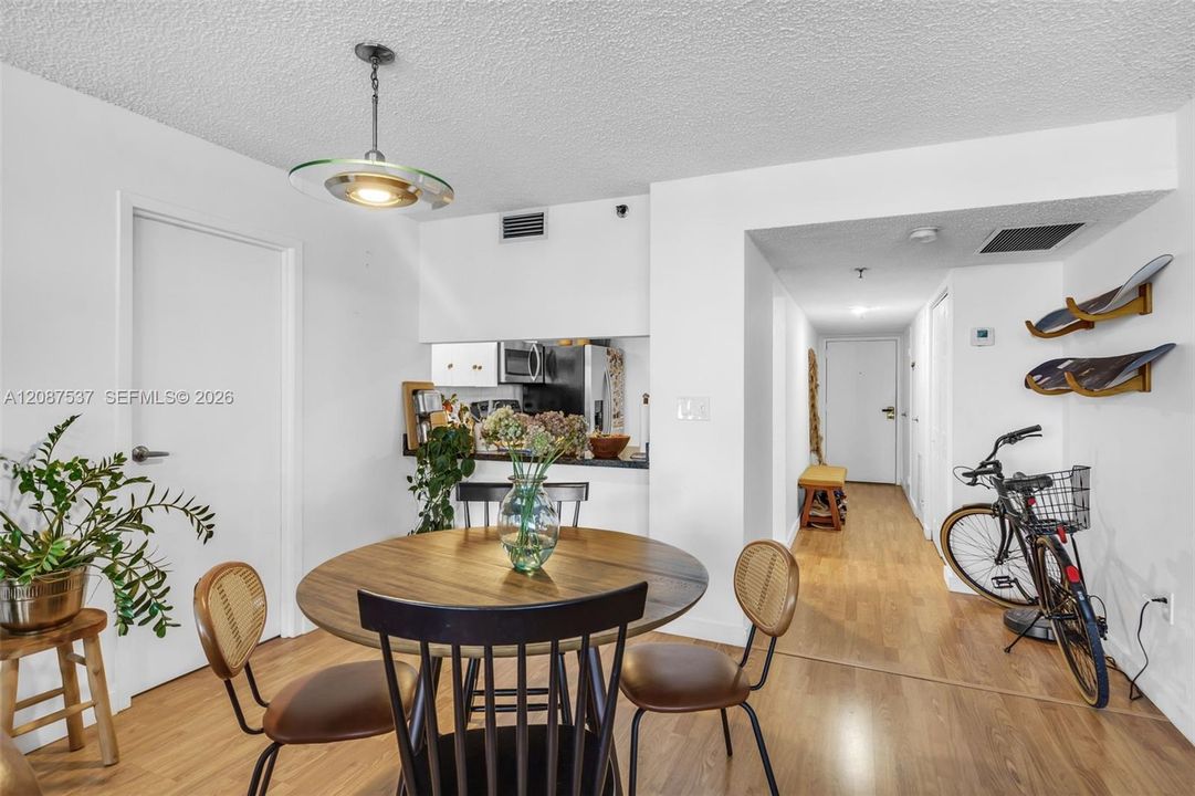 En Venta: $415,000 (1 camas, 1 baños, 890 Pies cuadrados)