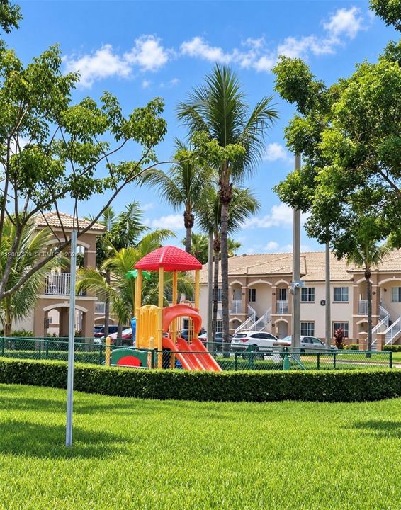 На продажу: $194,900 (2 спален, 2 ванн, 815 Квадратных фут)
