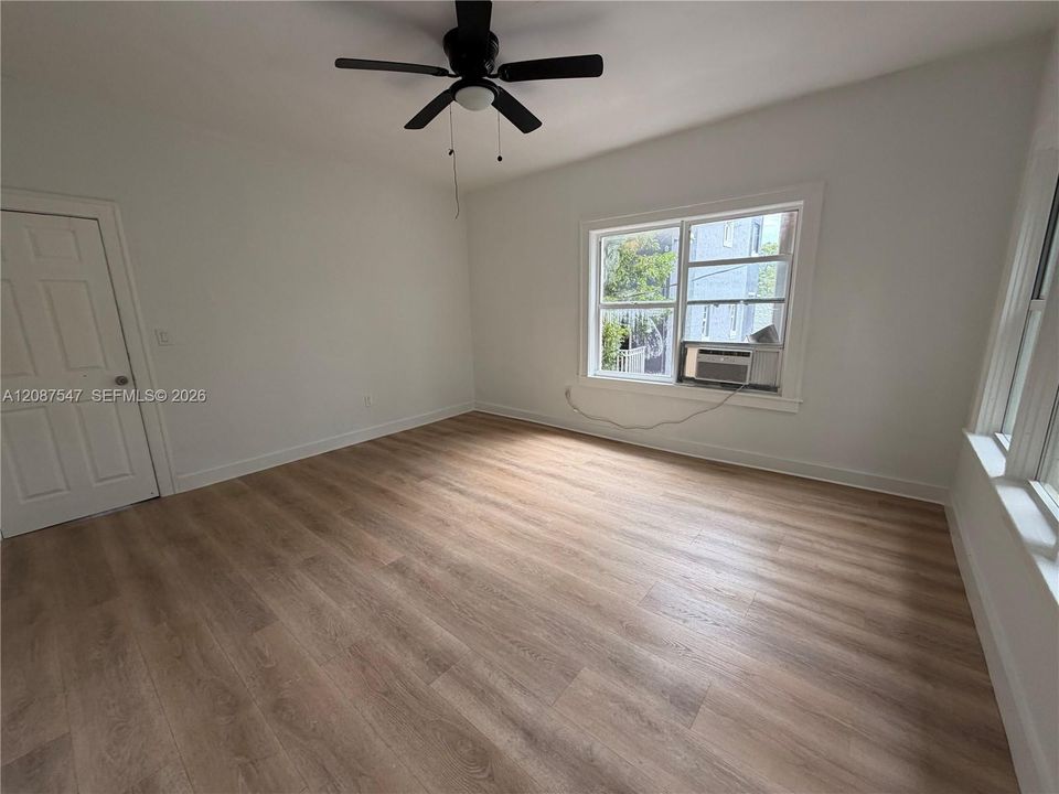En Renta: $1,950 (3 camas, 1 baños, 4960 Pies cuadrados)