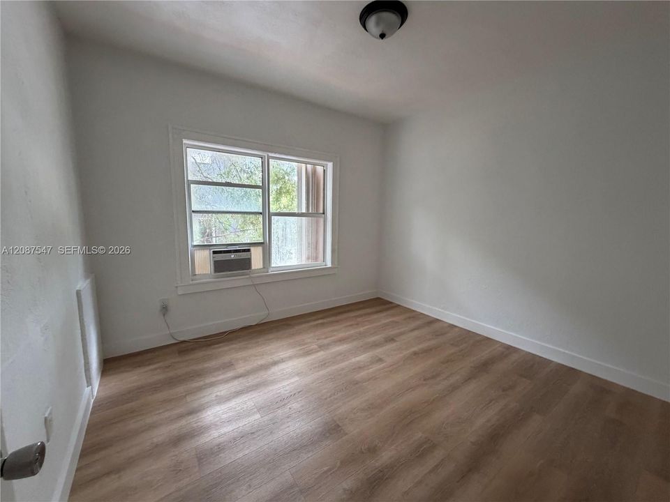 En Renta: $1,950 (3 camas, 1 baños, 4960 Pies cuadrados)