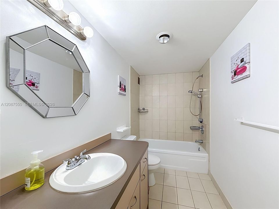 En Venta: $220,000 (2 camas, 2 baños, 840 Pies cuadrados)
