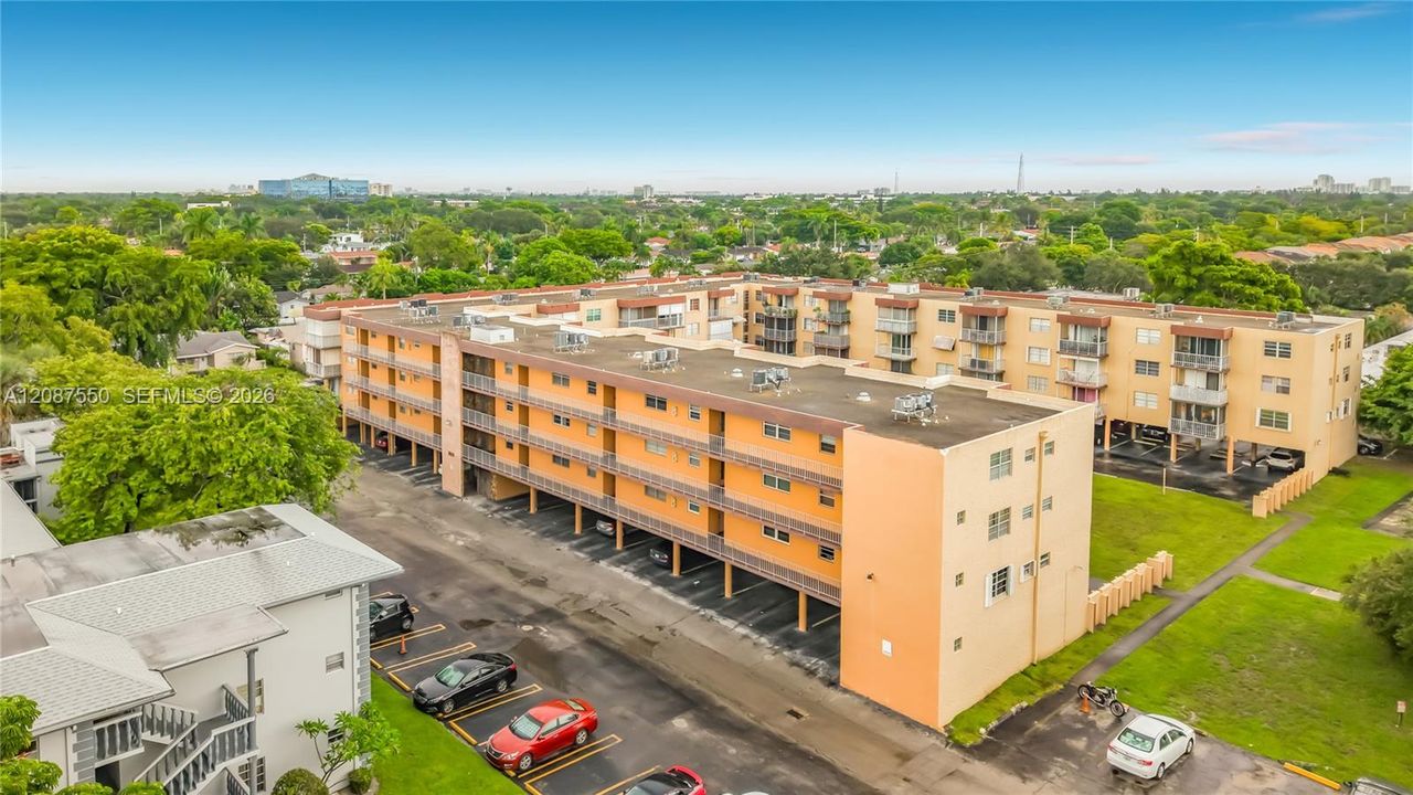 En Venta: $220,000 (2 camas, 2 baños, 840 Pies cuadrados)