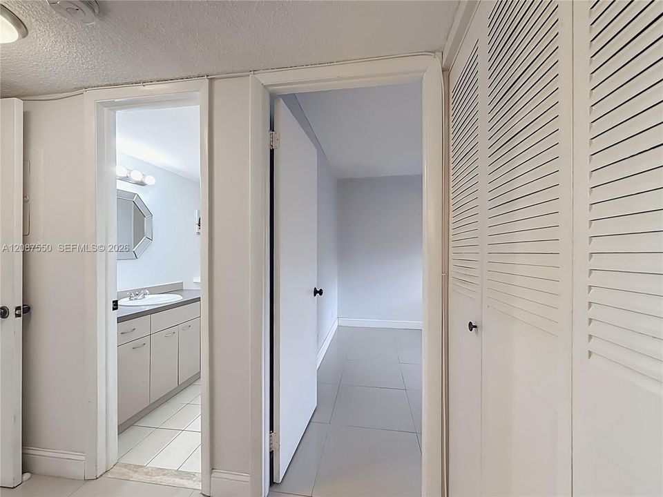 En Venta: $220,000 (2 camas, 2 baños, 840 Pies cuadrados)