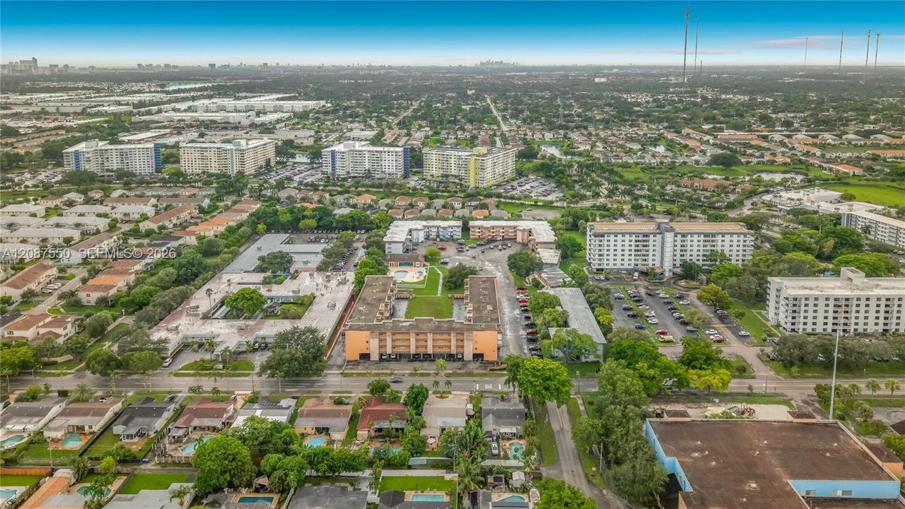 En Venta: $220,000 (2 camas, 2 baños, 840 Pies cuadrados)