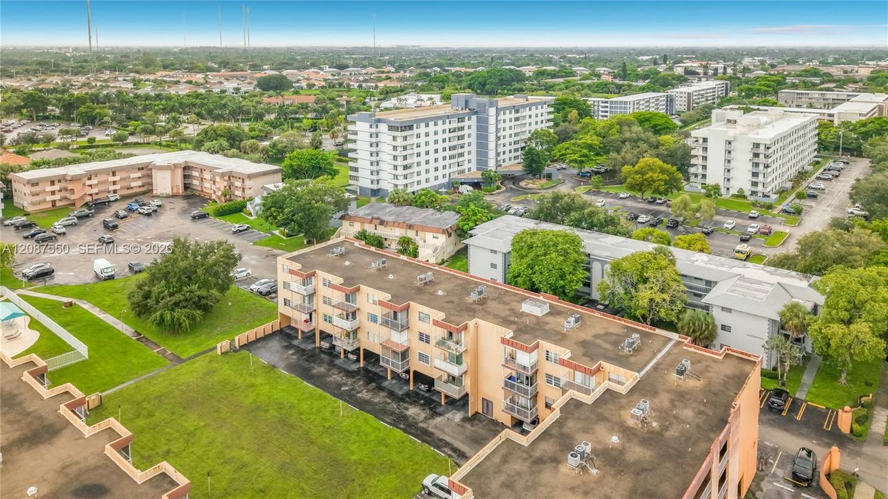 En Venta: $220,000 (2 camas, 2 baños, 840 Pies cuadrados)