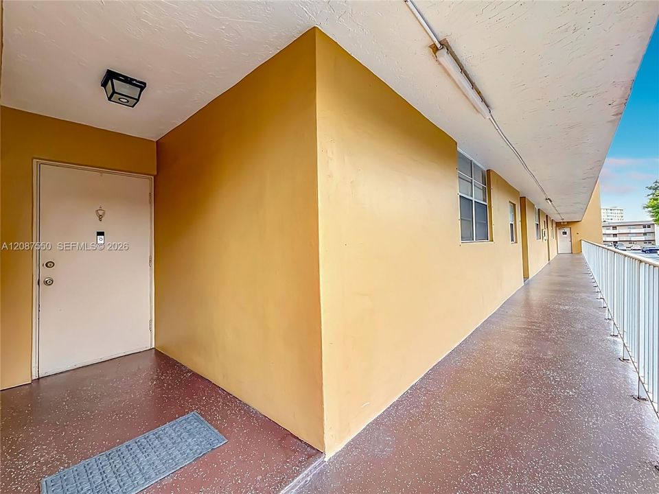 En Venta: $220,000 (2 camas, 2 baños, 840 Pies cuadrados)