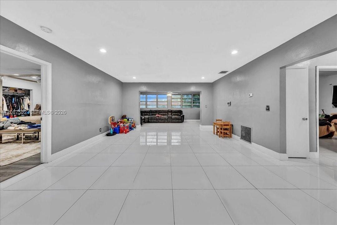En Venta: $550,000 (3 camas, 2 baños, 1549 Pies cuadrados)