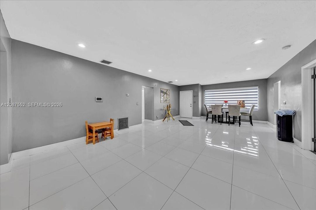 En Venta: $550,000 (3 camas, 2 baños, 1549 Pies cuadrados)