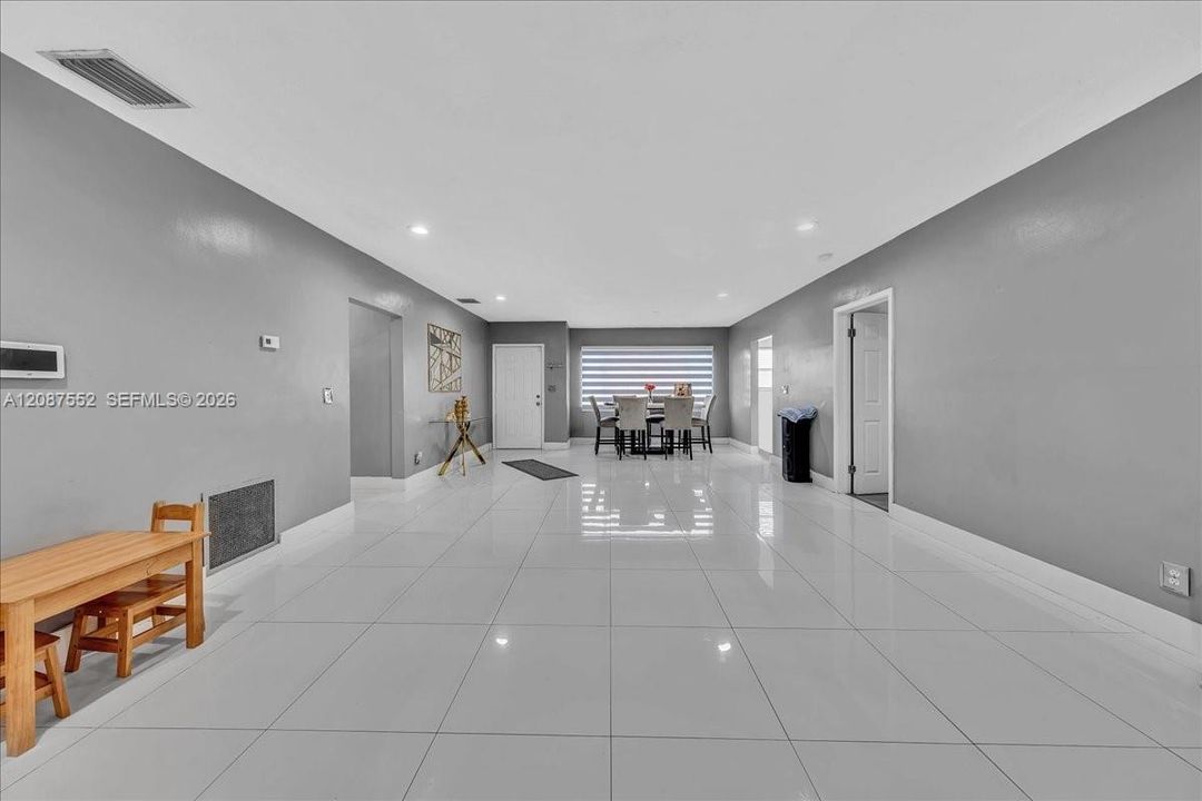 En Venta: $550,000 (3 camas, 2 baños, 1549 Pies cuadrados)