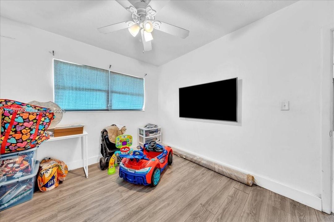 En Venta: $550,000 (3 camas, 2 baños, 1549 Pies cuadrados)