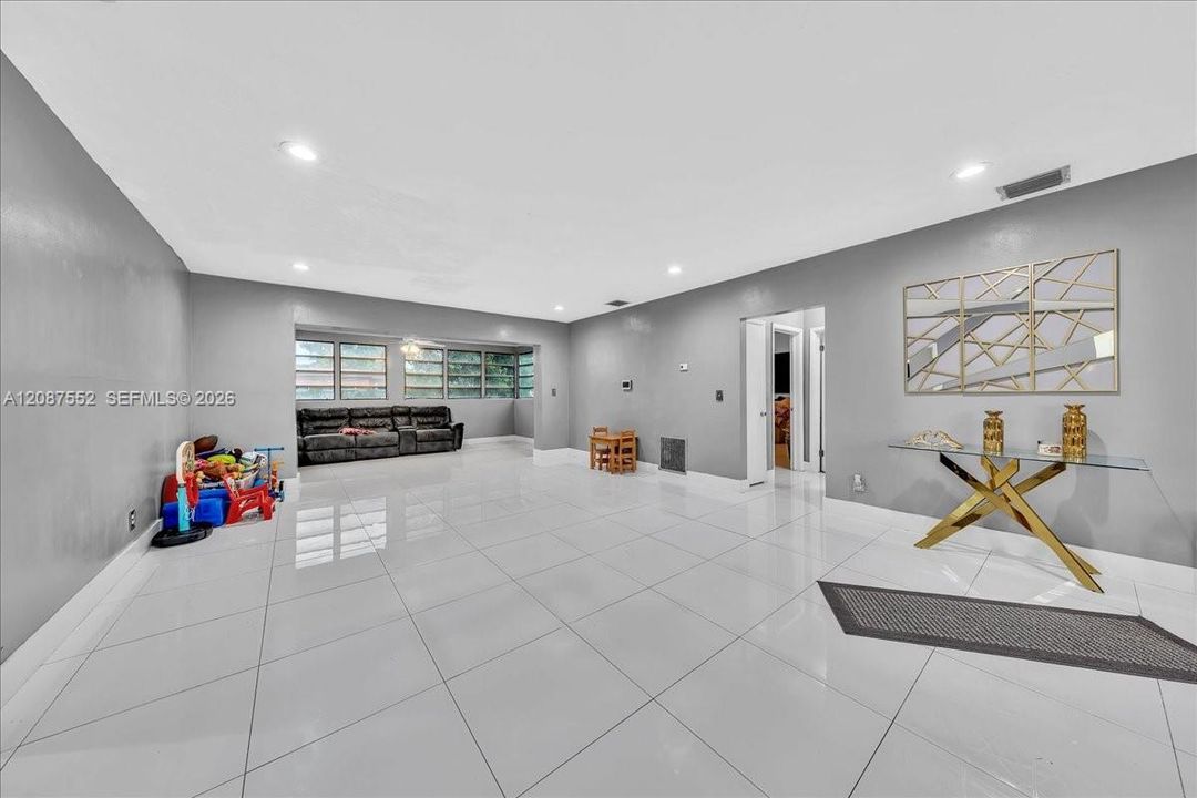 En Venta: $550,000 (3 camas, 2 baños, 1549 Pies cuadrados)