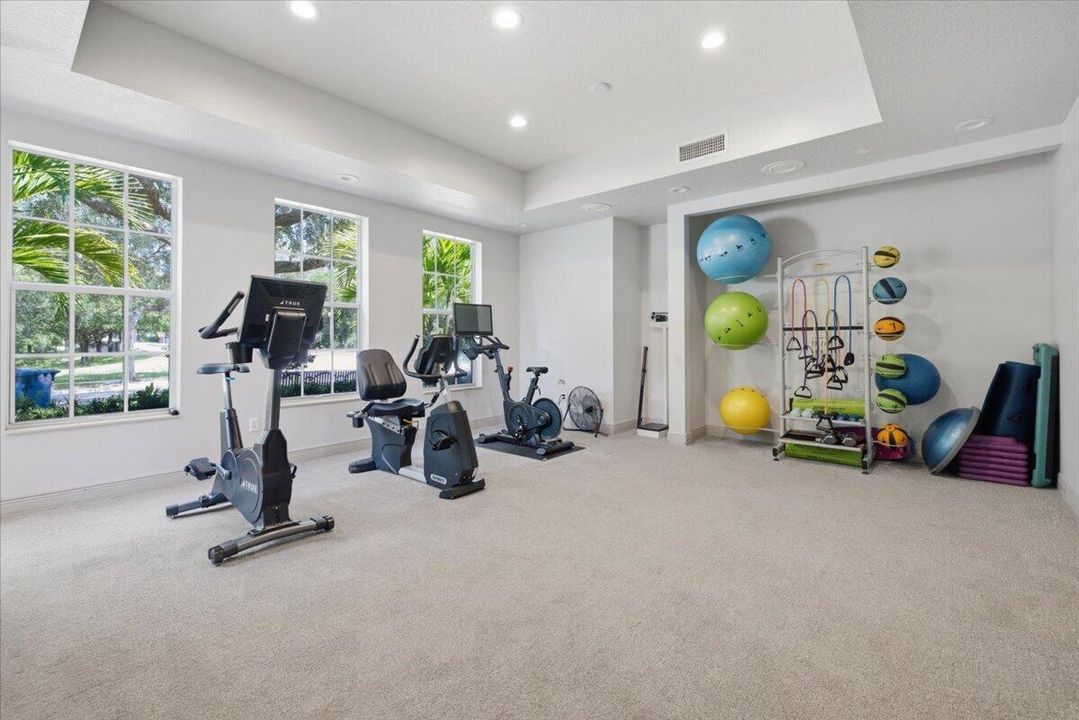 FITNESS ROOM