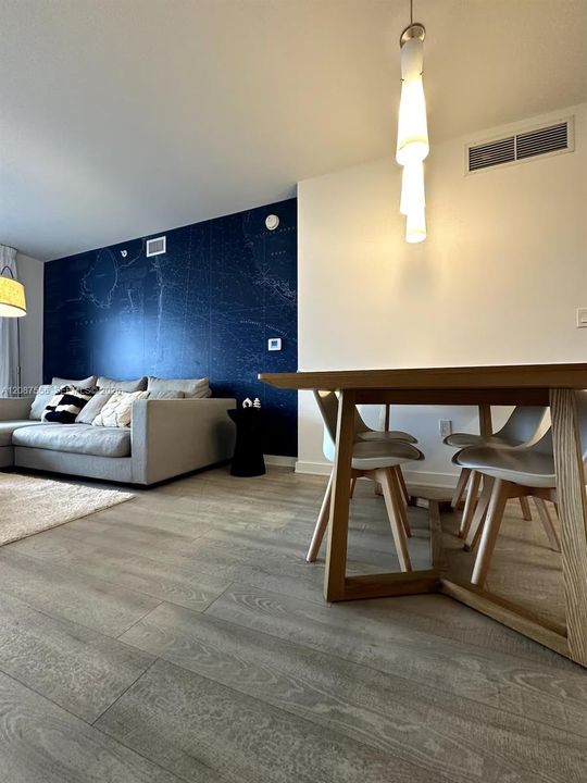 En Venta: $450,000 (2 camas, 2 baños, 1037 Pies cuadrados)