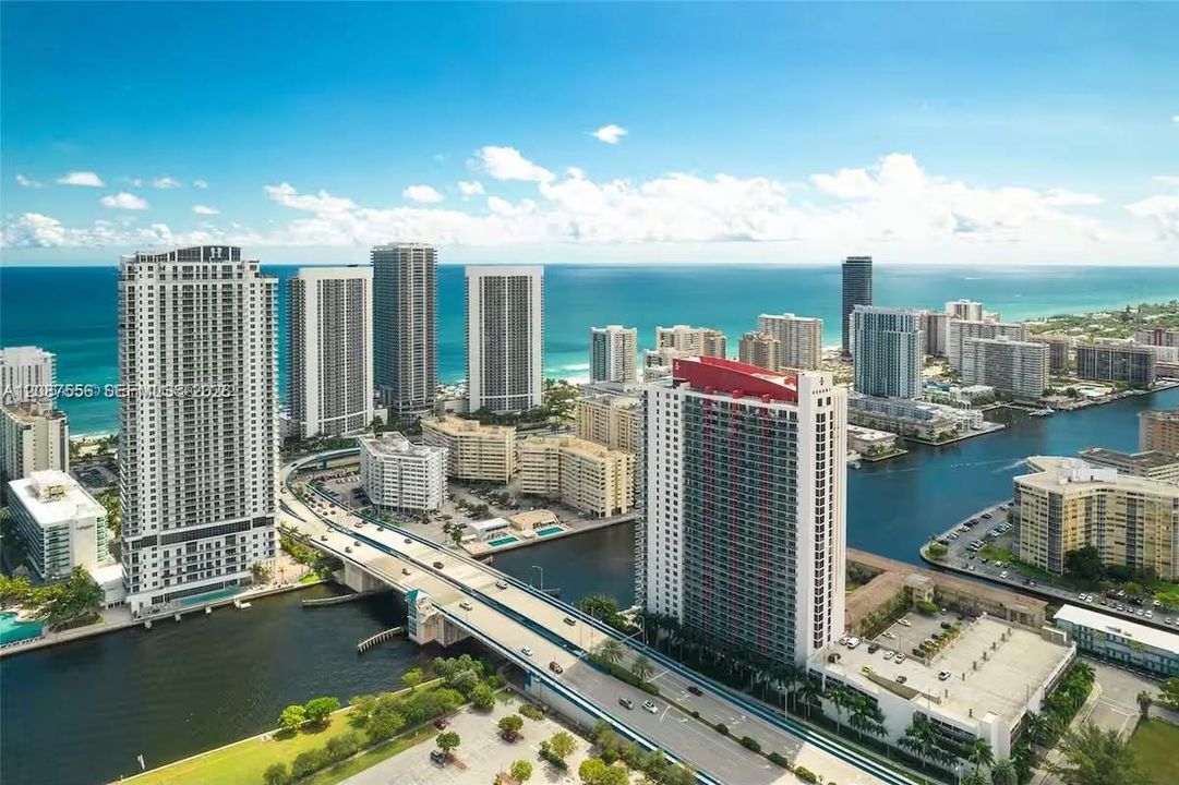 En Venta: $450,000 (2 camas, 2 baños, 1037 Pies cuadrados)