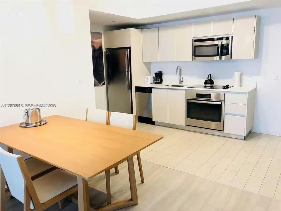En Venta: $450,000 (2 camas, 2 baños, 1037 Pies cuadrados)