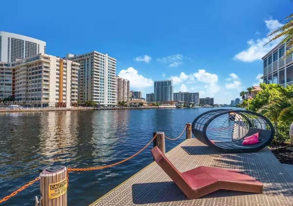 En Venta: $450,000 (2 camas, 2 baños, 1037 Pies cuadrados)