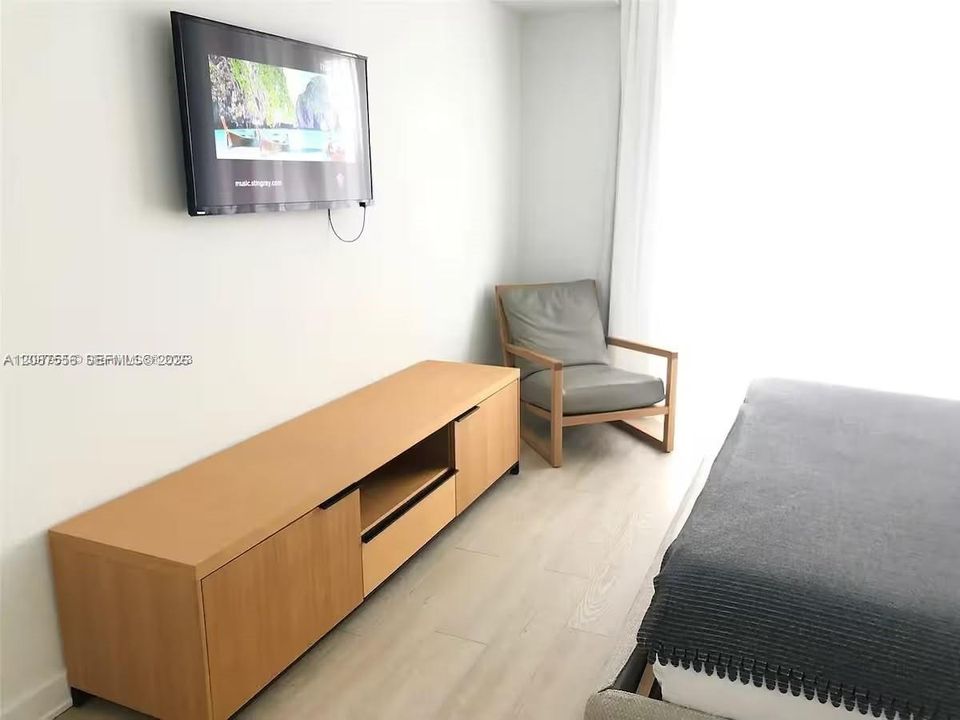 En Venta: $450,000 (2 camas, 2 baños, 1037 Pies cuadrados)