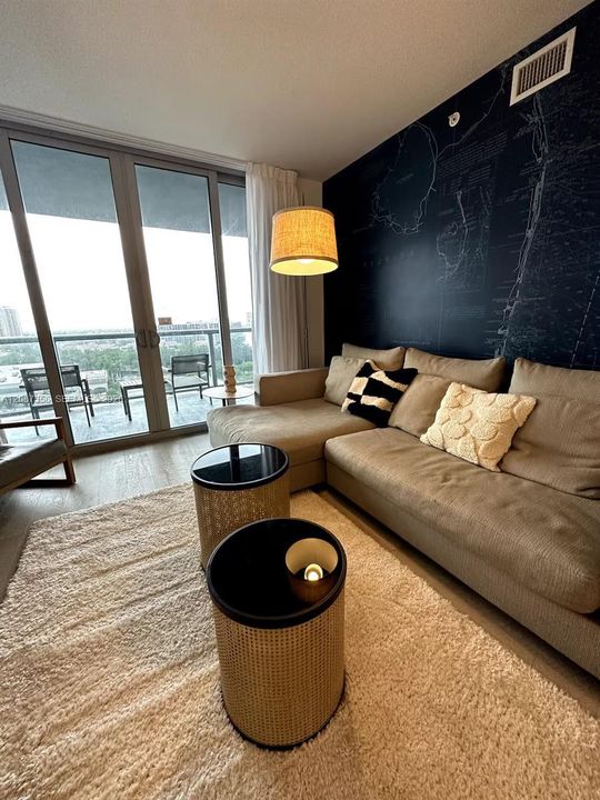 En Venta: $450,000 (2 camas, 2 baños, 1037 Pies cuadrados)