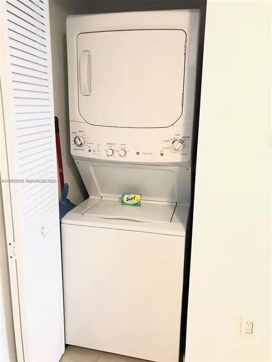 En Venta: $450,000 (2 camas, 2 baños, 1037 Pies cuadrados)