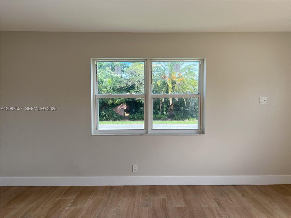 For Rent: $2,200 (1 beds, 1 baths, 1030 Square Feet)