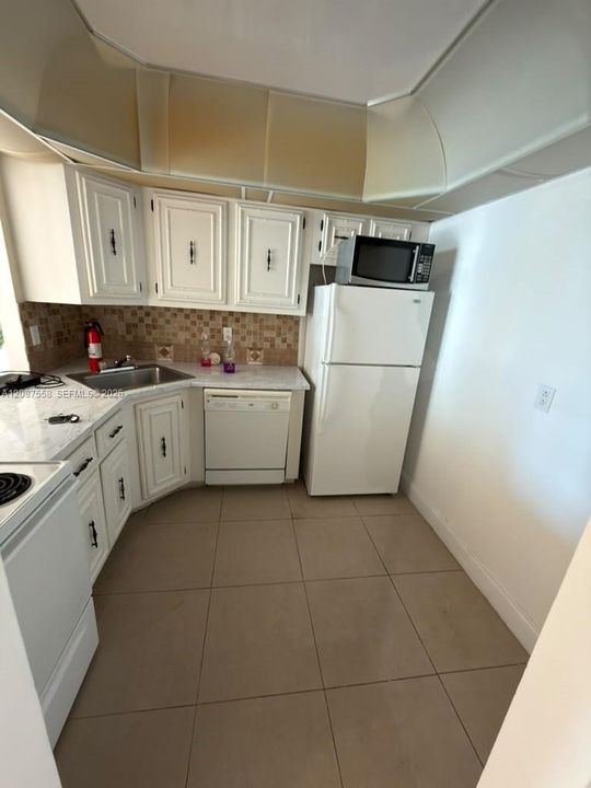 For Rent: $1,850 (1 beds, 1 baths, 820 Square Feet)