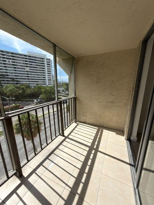 For Rent: $1,850 (1 beds, 1 baths, 820 Square Feet)