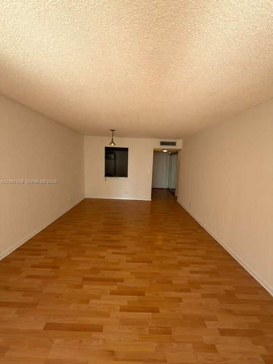 For Rent: $1,850 (1 beds, 1 baths, 820 Square Feet)