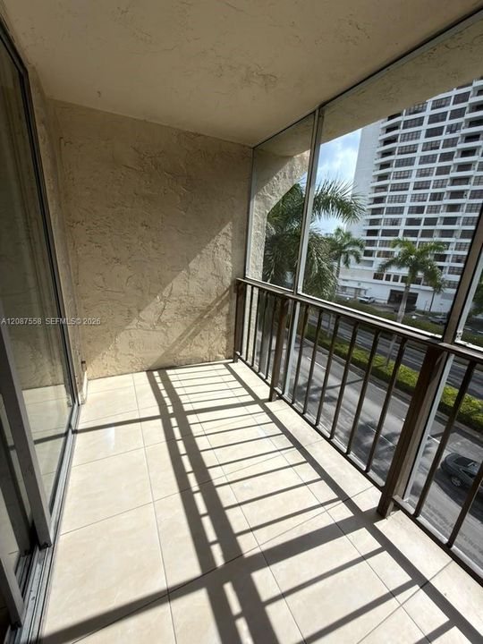 For Rent: $1,850 (1 beds, 1 baths, 820 Square Feet)