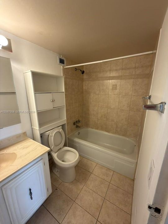 For Rent: $1,850 (1 beds, 1 baths, 820 Square Feet)