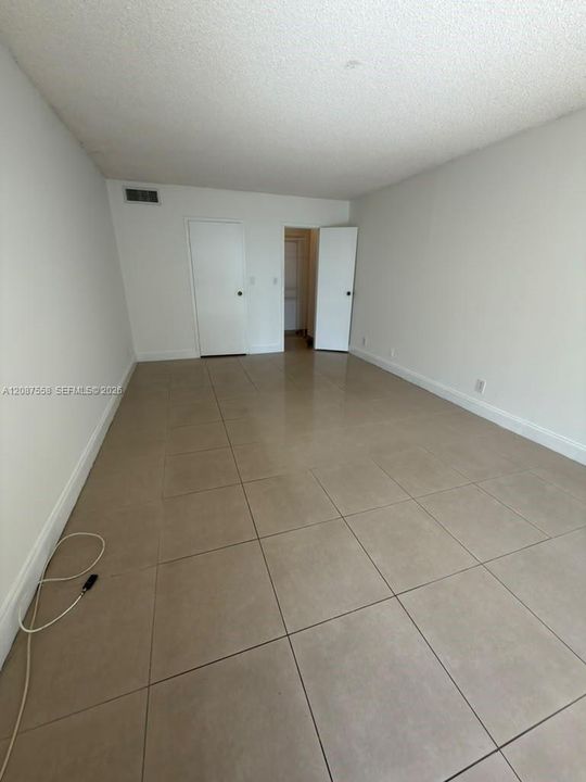 For Rent: $1,850 (1 beds, 1 baths, 820 Square Feet)