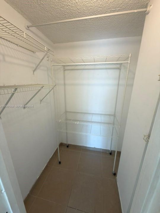 For Rent: $1,850 (1 beds, 1 baths, 820 Square Feet)