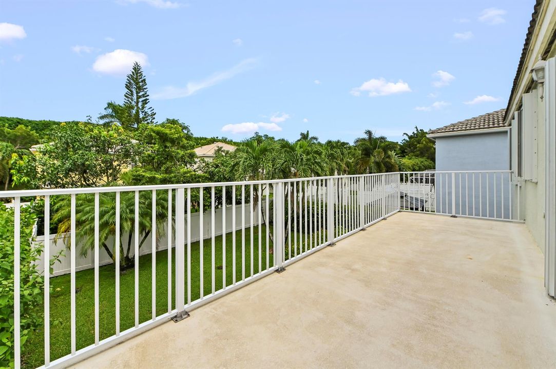 33 Patio 01