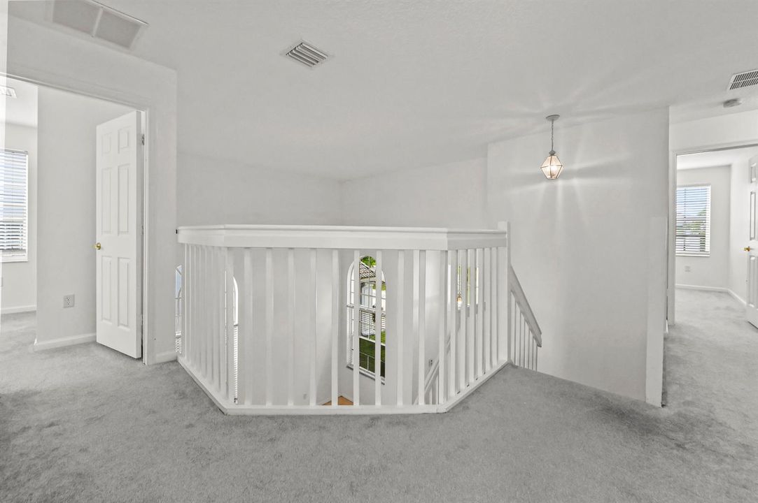 19 Hallway 01