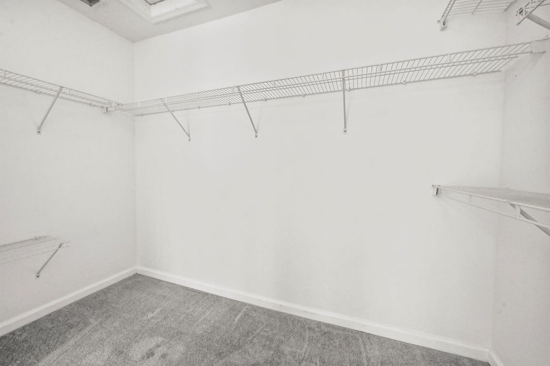 30 Closet 01