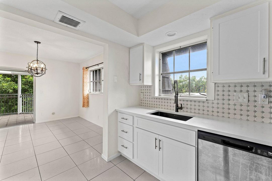 007-408PineTreeCourt-12-Atlantis-FL-3346