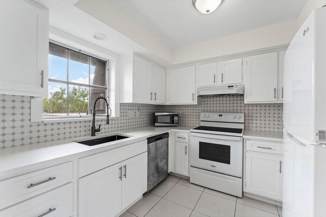005-408PineTreeCourt-12-Atlantis-FL-3346