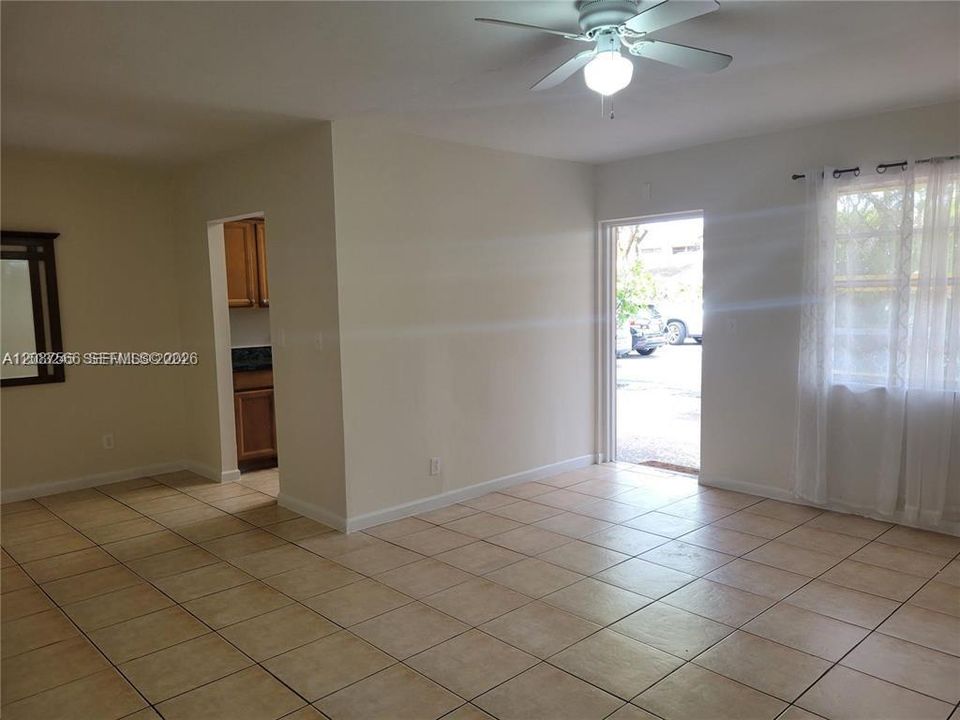 For Sale: $165,000 (2 beds, 2 baths, 945 Square Feet)