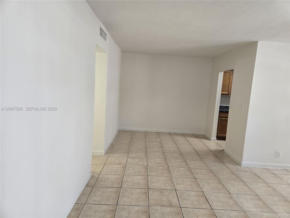 For Sale: $165,000 (2 beds, 2 baths, 945 Square Feet)