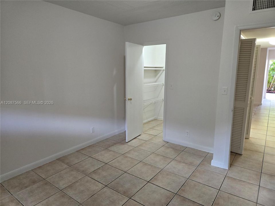 For Sale: $165,000 (2 beds, 2 baths, 945 Square Feet)